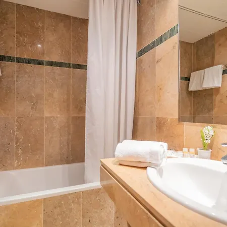Hotel Glories 3*