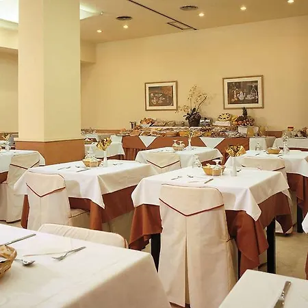 Hotel Glories 3*